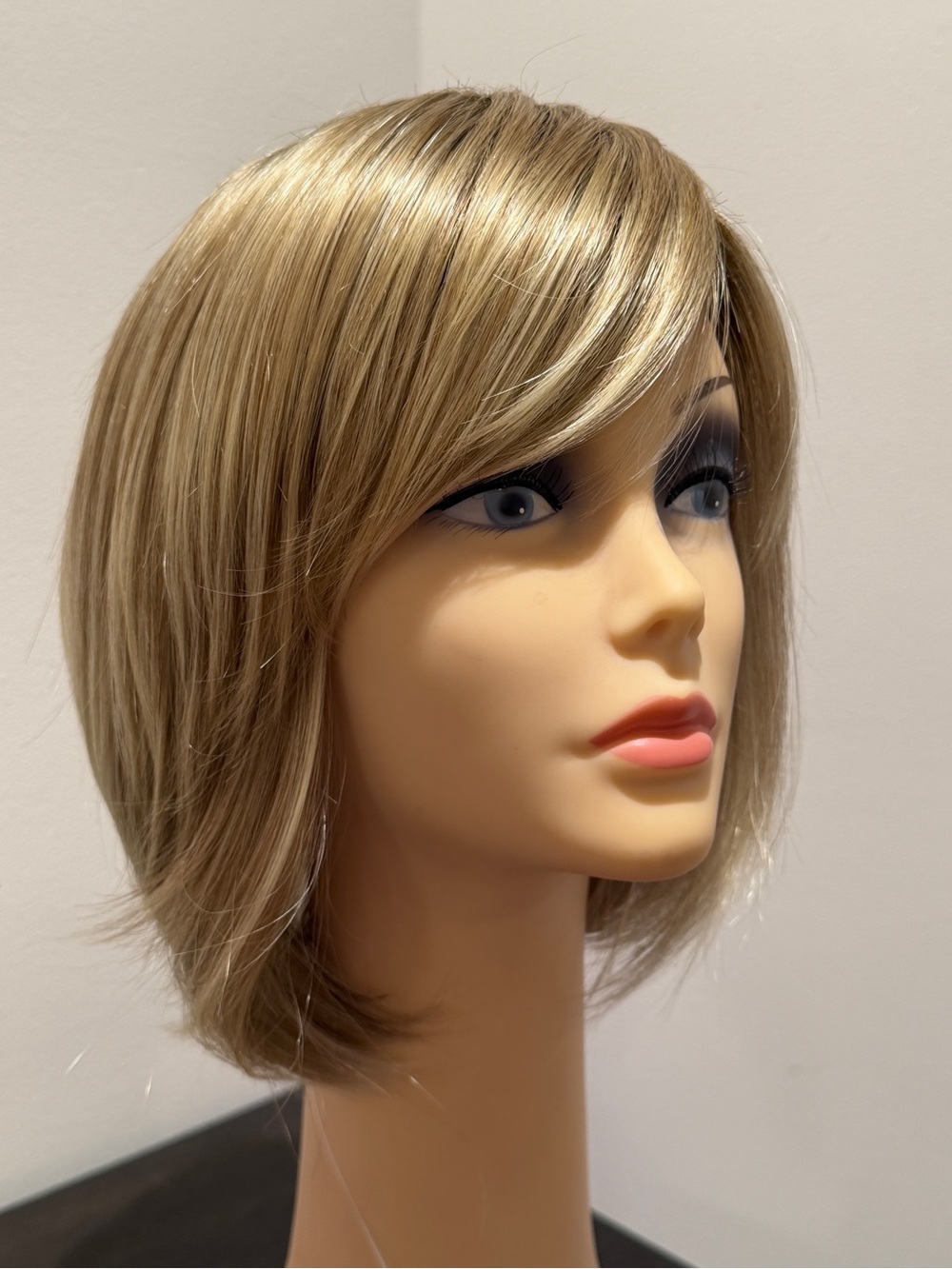 Estetica Light Blonde Short Layered Women’s Wig Style Heather 0203 - Picture 5 of 11